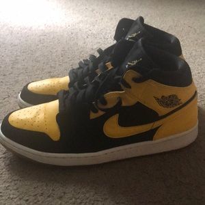 Air Jordan 1 Mid Love